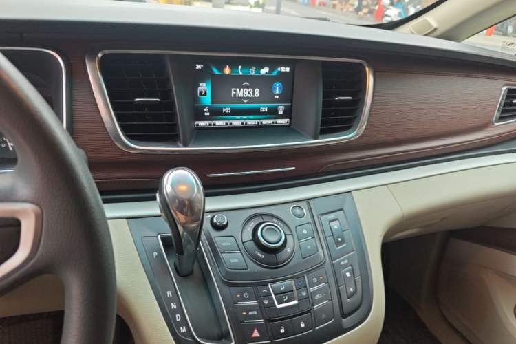 Used Buick GL8 2018 28T Comfort Model China VI Standard Audio And AC Panel