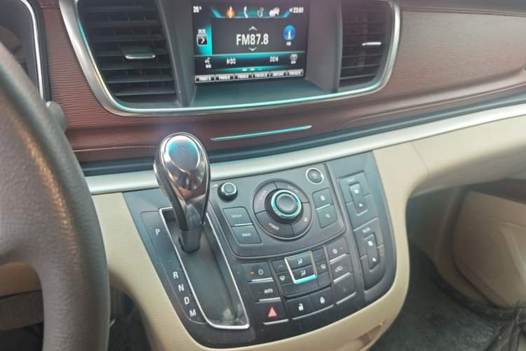 Used Buick GL8 2018 28T Comfort Model China VI Standard Audio And AC Panel