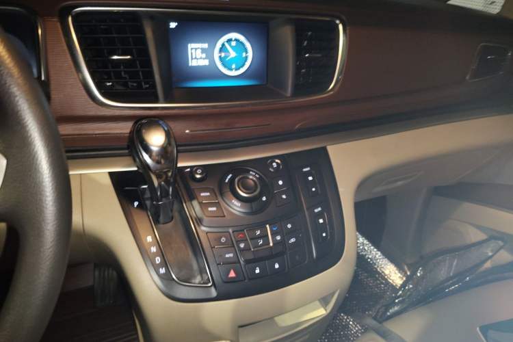 Used Buick GL8 2018 28T Comfort Model China VI Standard Audio And AC Panel