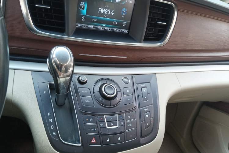 Used Buick GL8 2018 28T Luxury Model China VI Standard Audio And AC Panel