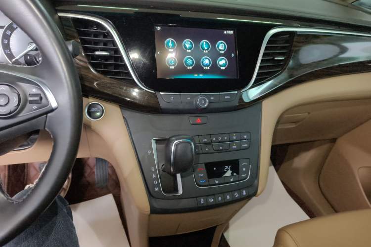 Used Buick GL8 2018 ES 28T Premium Model China VI Standard Audio And AC Panel