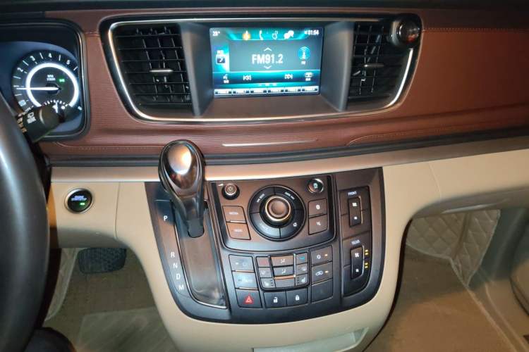 Used Buick GL8 2018 28T Prestige Version China VI Standard Audio And AC Panel