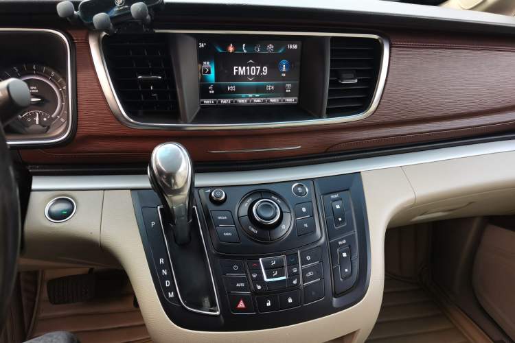 Used Buick GL8 2018 28T Prestige Version China VI Standard Audio And AC Panel
