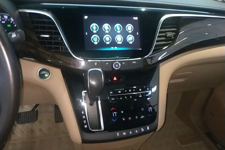 Used Buick GL8 2018 ES 28T Flagship Model China VI Standard Audio And AC Panel