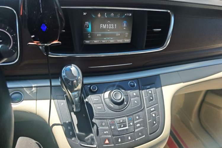 Used Buick GL8 2018 28T Luxury Model China VI Standard Audio And AC Panel