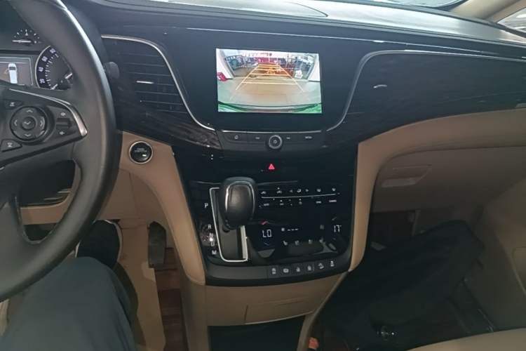 Used Buick GL8 2018 ES 28T Flagship Model China VI Standard Audio And AC Panel