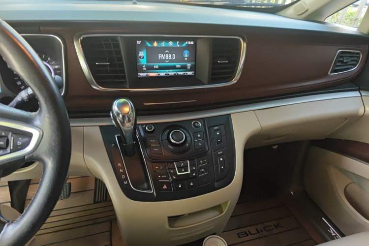 Used Buick GL8 2018 28T Prestige Version China VI Standard Audio And AC Panel