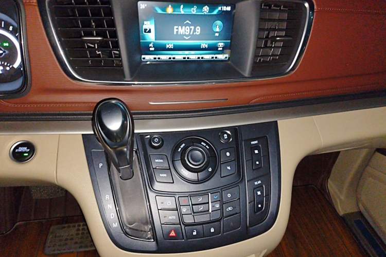 Used Buick GL8 2018 28T Luxury Model China VI Standard Audio And AC Panel