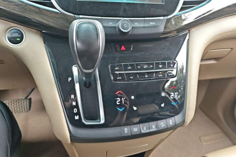 Used Buick GL8 2018 ES 28T Luxury Model China VI Standard Audio And AC Panel