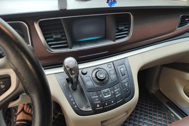 Used Buick GL8 2018 28T Comfort Model China VI Standard Audio And AC Panel
