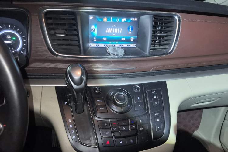 Used Buick GL8 2018 28T Luxury Model China VI Standard Audio And AC Panel