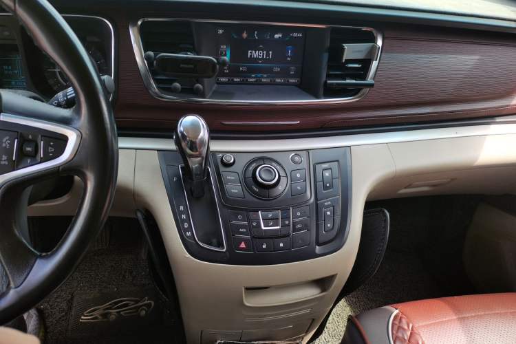 Used Buick GL8 2018 28T Luxury Model China VI Standard Audio And AC Panel