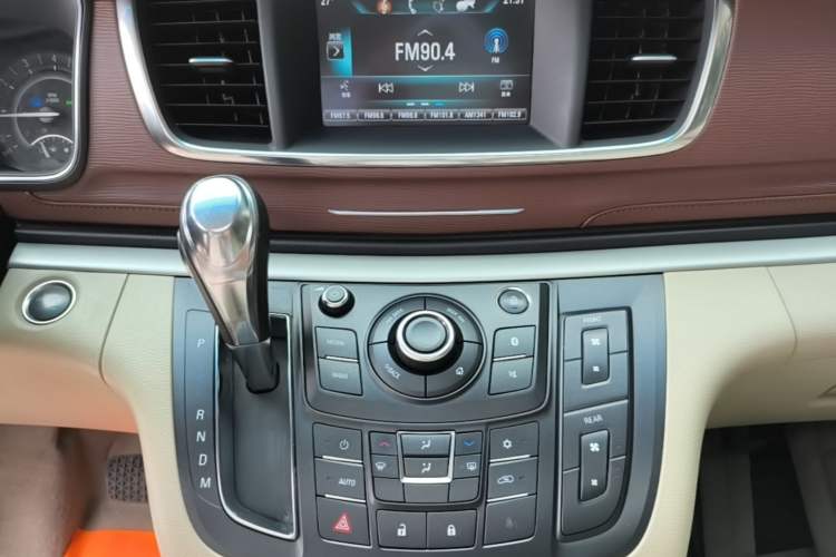 Used Buick GL8 2018 28T Luxury Model China VI Standard Audio And AC Panel