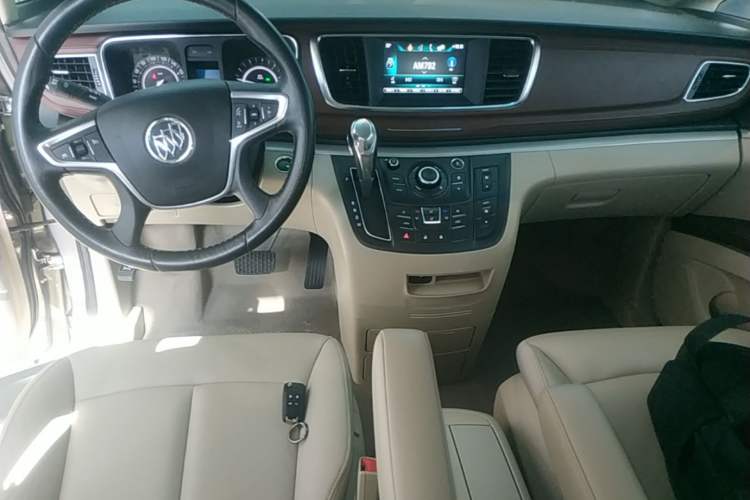 Used Buick GL8 2018 28T Luxury Model China VI Standard Center Console