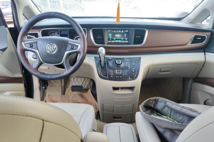 Used Buick GL8 2018 28T Luxury Model China VI Standard Center Console