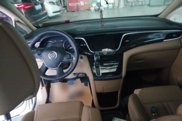 Used Buick GL8 2018 ES 28T Luxury Model China VI Standard Center Console