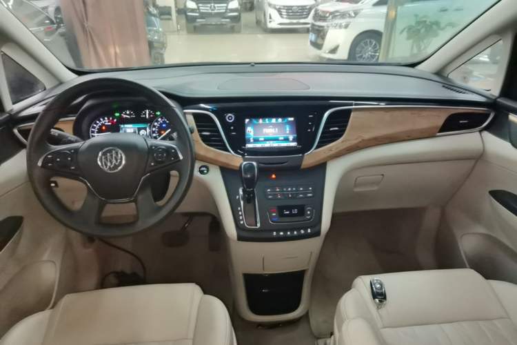 Used Buick GL8 2018 ES 28T Comfort Model China VI Standard Center Console
