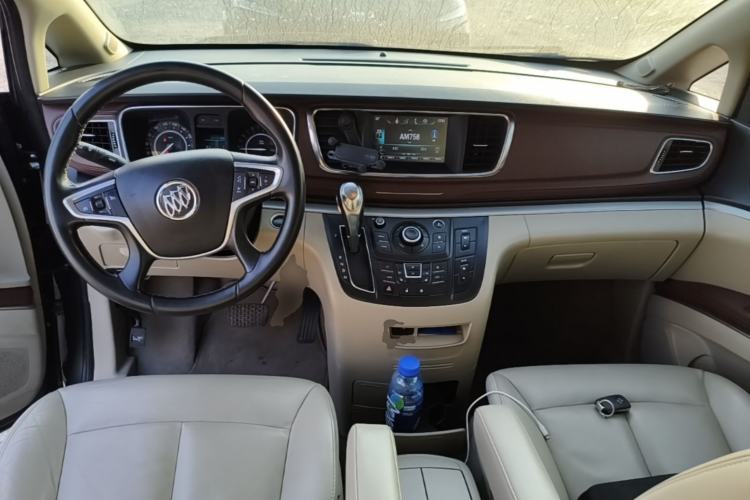 Used Buick GL8 2018 28T Prestige Version China VI Standard Center Console