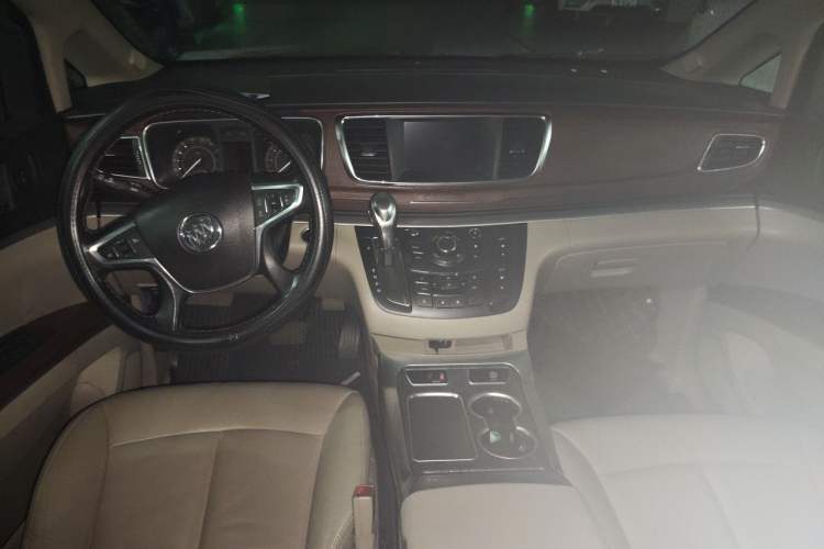 Used Buick GL8 2018 28T Luxury Model China VI Standard Center Console