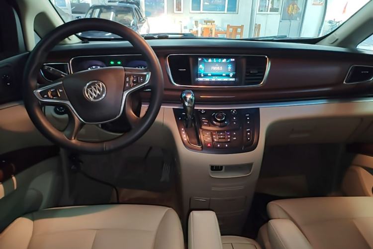 Used Buick GL8 2018 28T Prestige Version China VI Standard Center Console