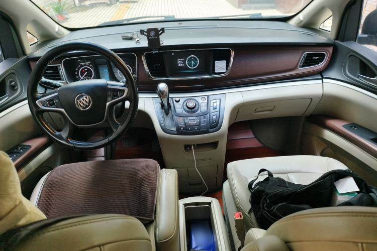 Used Buick GL8 2018 28T Luxury Model China VI Standard Center Console