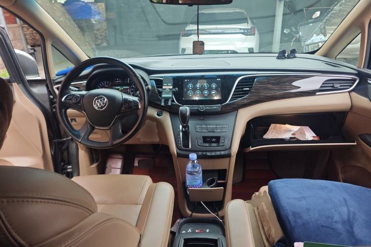 Used Buick GL8 2018 ES 28T Premium Model China VI Standard Center Console
