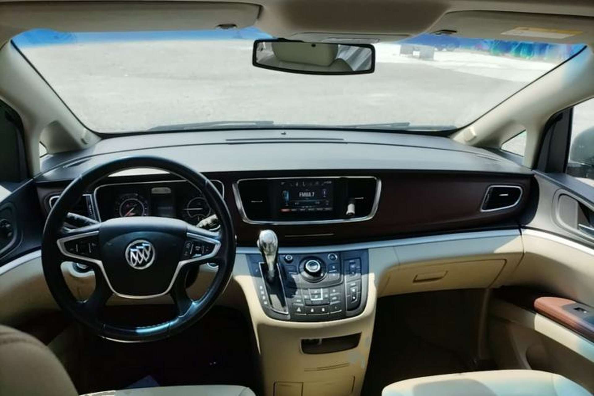 Used Buick GL8 2018 28T Luxury Model China VI Standard Center Console