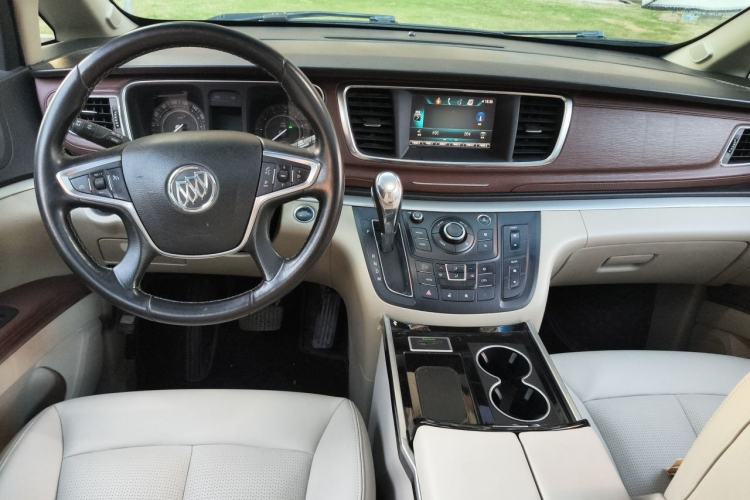 Used Buick GL8 2018 28T Luxury Model China VI Standard Center Console
