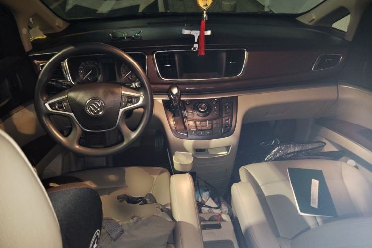 Used Buick GL8 2018 28T Comfort Model China VI Standard Center Console
