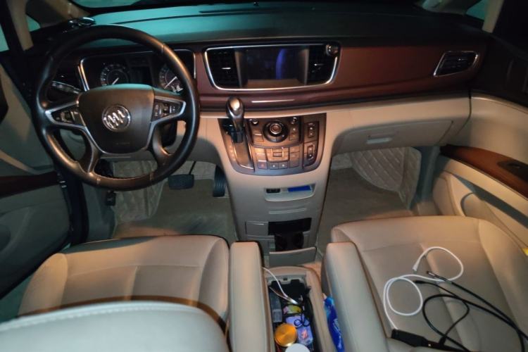 Used Buick GL8 2018 28T Prestige Version China VI Standard Center Console
