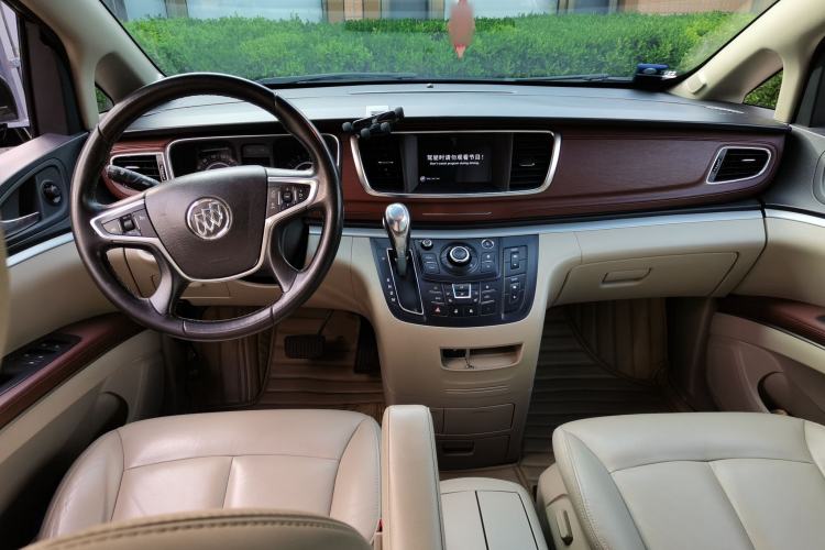 Used Buick GL8 2018 28T Prestige Version China VI Standard Center Console