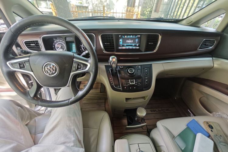 Used Buick GL8 2018 28T Prestige Version China VI Standard Center Console