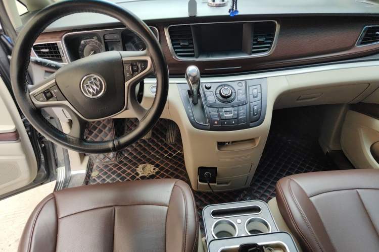 Used Buick GL8 2018 28T Comfort Model China VI Standard Center Console