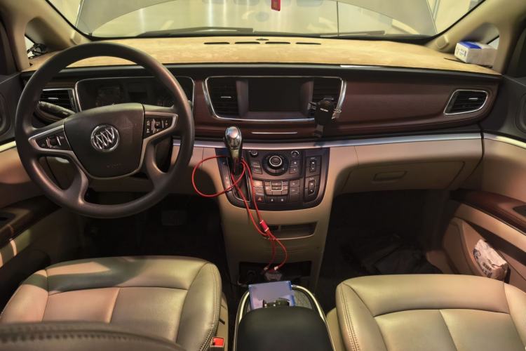 Used Buick GL8 2018 28T Comfort Model China VI Standard Center Console