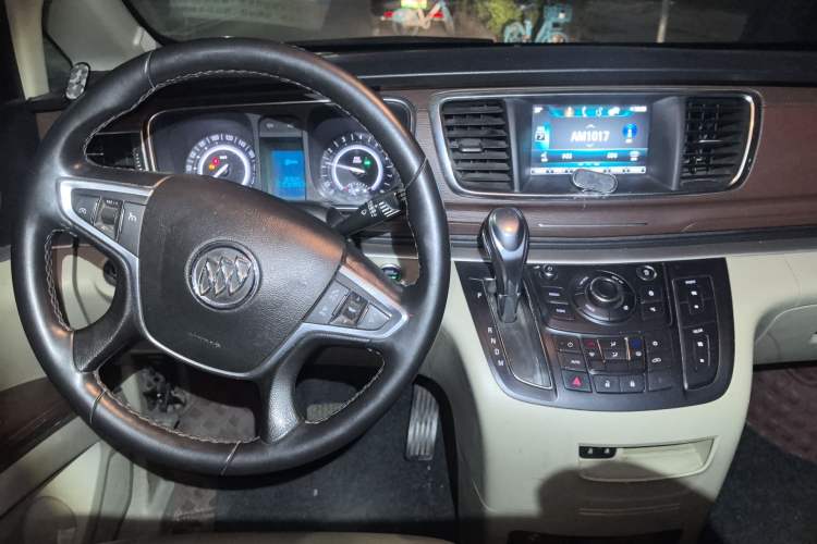Used Buick GL8 2018 28T Luxury Model China VI Standard Center Console