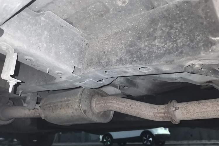 Used Buick GL8 2018 28T Luxury Model China VI Standard Chassis Front Right
