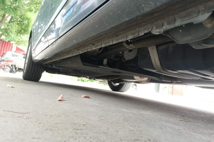 Used Buick GL8 2018 28T Luxury Model China VI Standard Chassis Rear Left