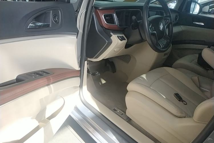 Used Buick GL8 2018 28T Luxury Model China VI Standard Driver Seat