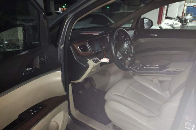 Used Buick GL8 2018 28T Luxury Model China VI Standard Driver Seat
