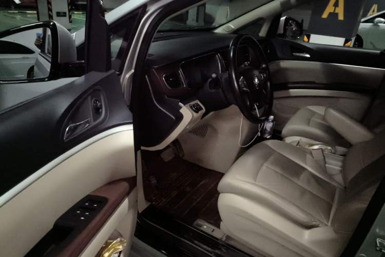 Used Buick GL8 2018 28T Luxury Model China VI Standard Driver Seat