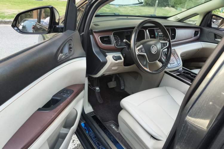 Used Buick GL8 2018 28T Luxury Model China VI Standard Driver Seat
