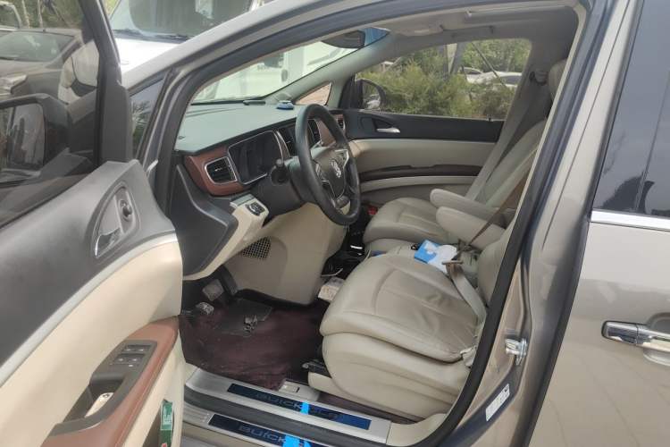 Used Buick GL8 2018 28T Luxury Model China VI Standard Driver Seat
