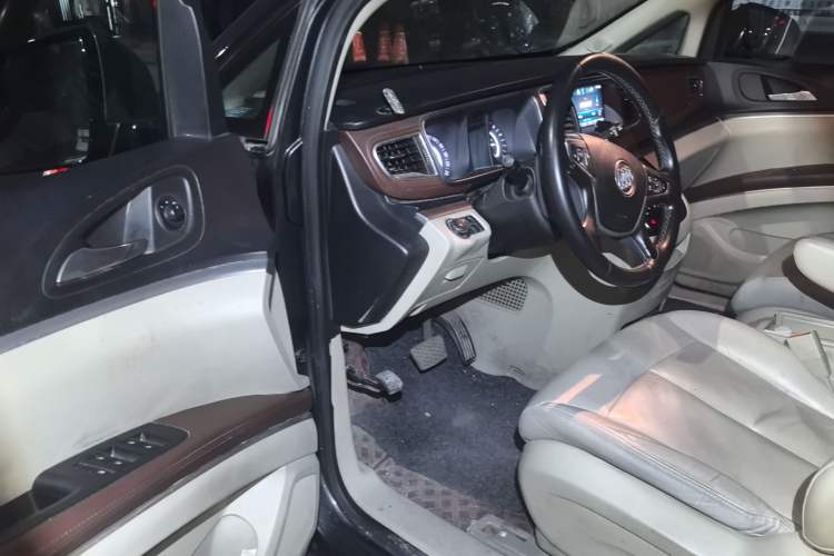 Used Buick GL8 2018 28T Luxury Model China VI Standard Driver Seat