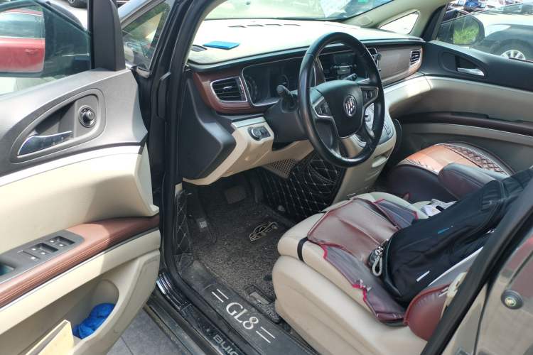 Used Buick GL8 2018 28T Luxury Model China VI Standard Driver Seat