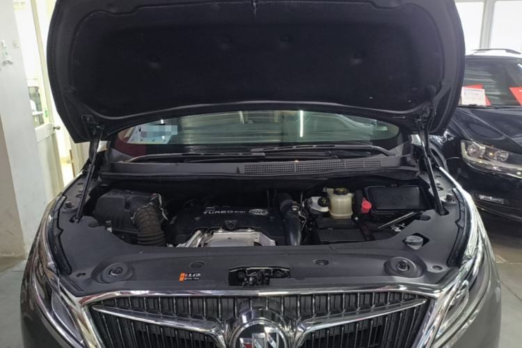 Used Buick GL8 2018 ES 28T Luxury Model China VI Standard Engine Bay