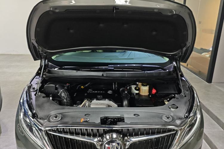 Used Buick GL8 2018 ES 28T Comfort Model China VI Standard Engine Bay