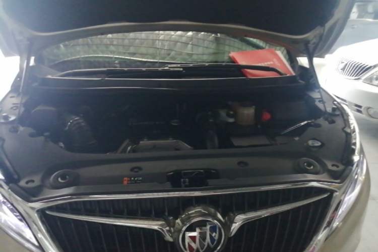 Used Buick GL8 2018 ES 28T Luxury Model China VI Standard Engine Bay