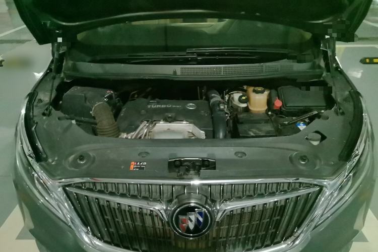 Used Buick GL8 2018 ES 28T Flagship Model China VI Standard Engine Bay