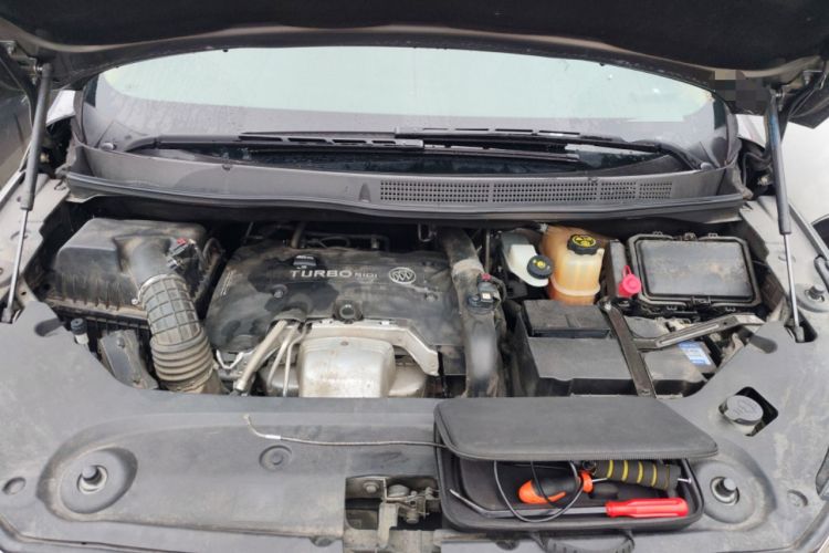Used Buick GL8 2018 ES 28T Premium Model China VI Standard Engine Bay
