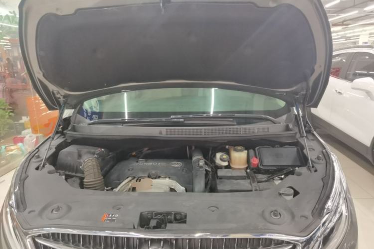 Used Buick GL8 2018 ES 28T Comfort Model China VI Standard Engine Bay